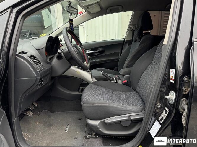 Toyota Auris 31 interauto-car