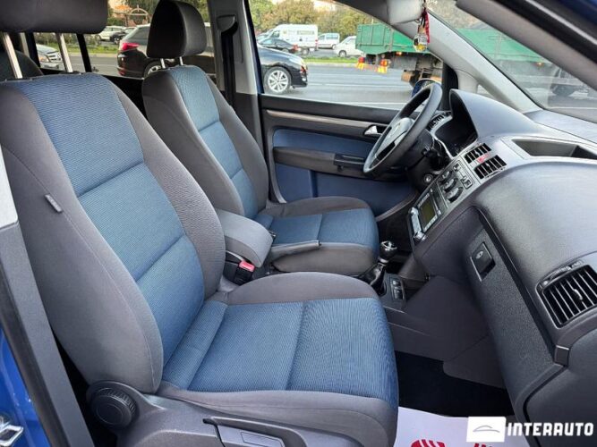 Volkswagen Touran 32 interauto-car