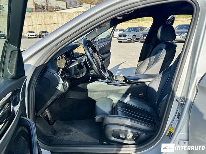 BMW 530e 38 interauto-car