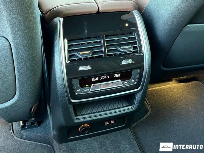 BMW X7 4.0i 64 interauto-car