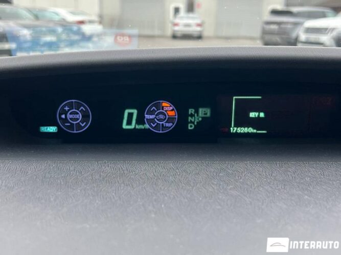 Toyota Prius 38 interauto-car