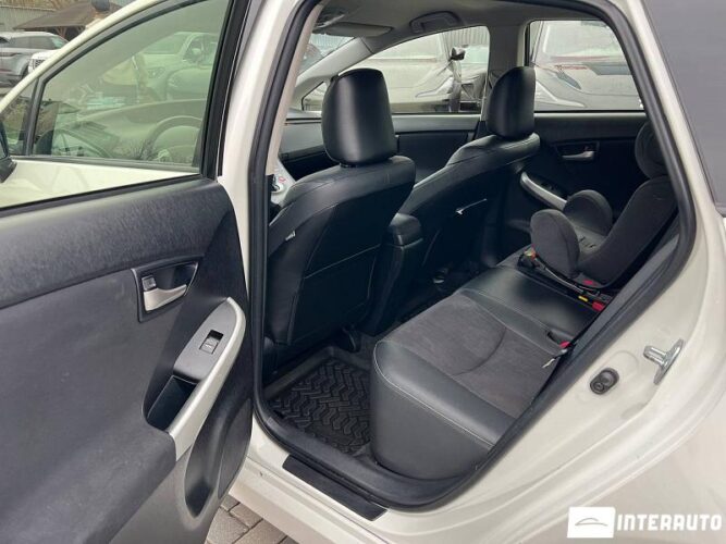 Toyota Prius 47 interauto-car