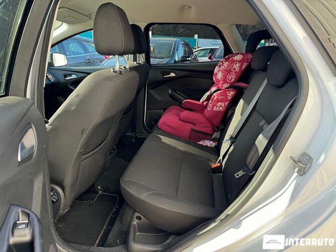 Ford Focus 34 interauto-car