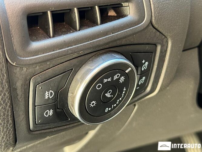 Ford Focus 43 interauto-car