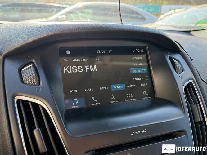 Ford Focus 38 interauto-car