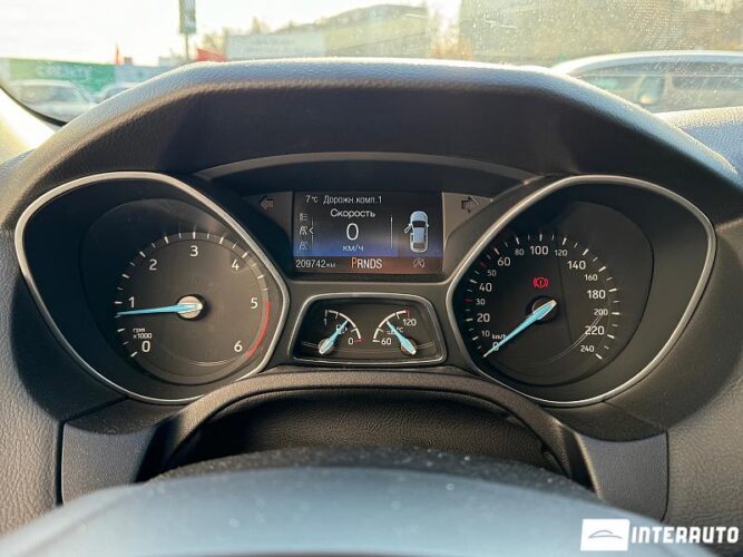 Ford Focus 37 interauto-car