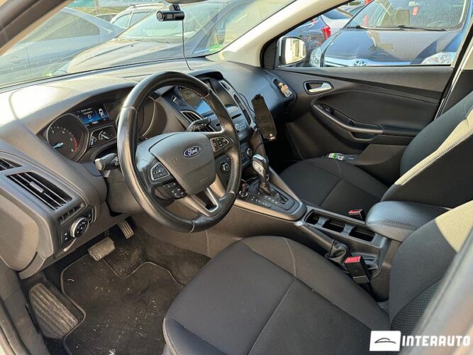 Ford Focus 33 interauto-car