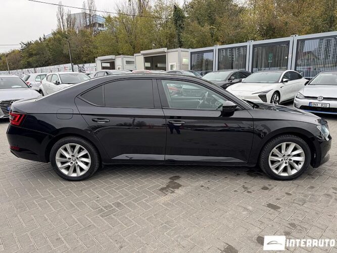 Skoda Superb 43 interauto-car