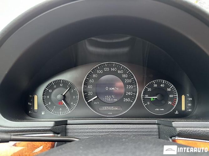 Mercedes E 200 38 interauto-car