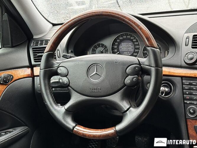 Mercedes E 200 37 interauto-car
