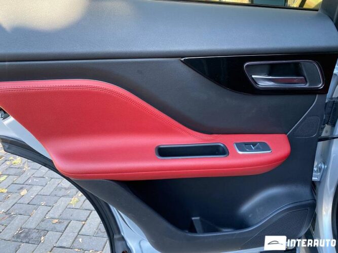 Jaguar F-Pace 51 interauto-car