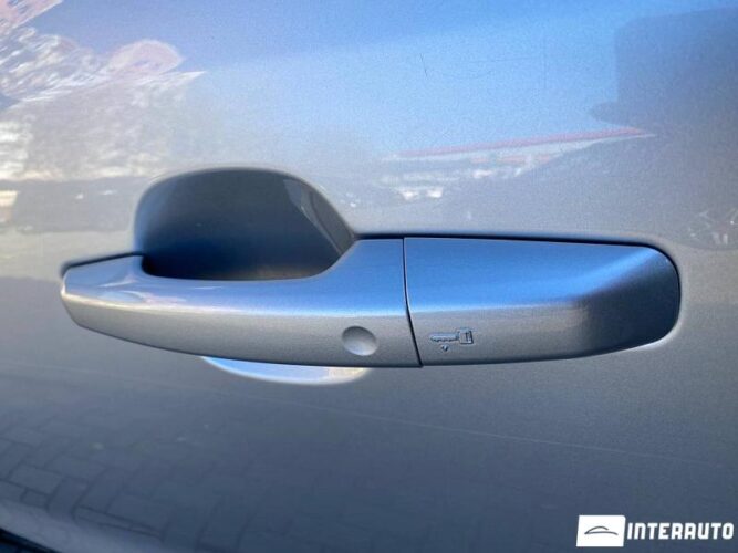 Jaguar F-Pace 38 interauto-car