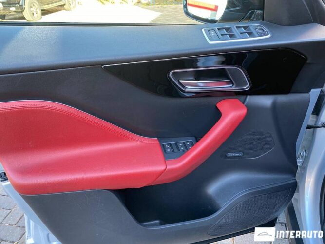 Jaguar F-Pace 40 interauto-car