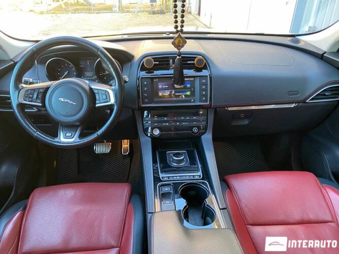 Jaguar F-Pace 42 interauto-car