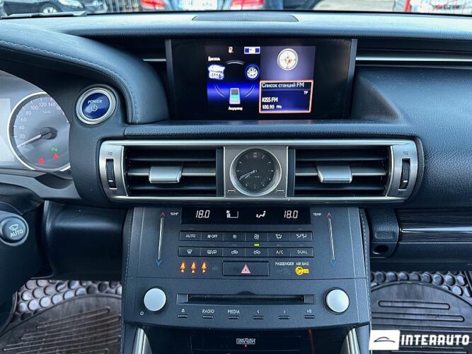 Lexus IS 300h 40 interauto-car