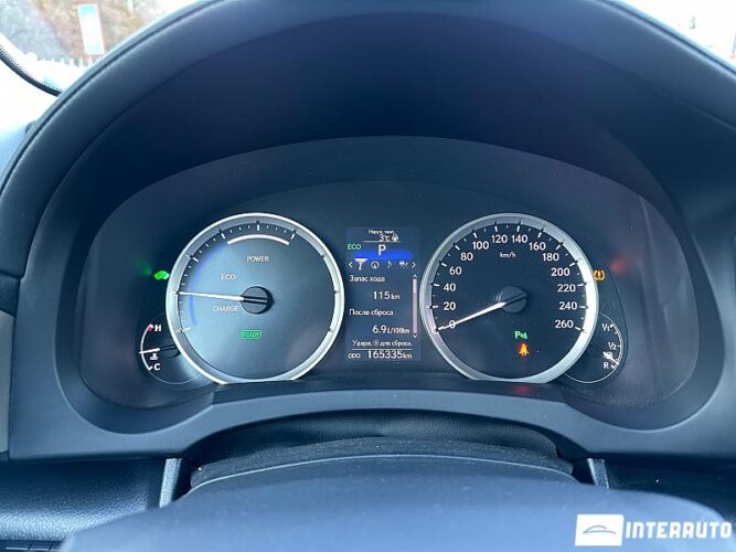 Lexus IS 300h 39 interauto-car