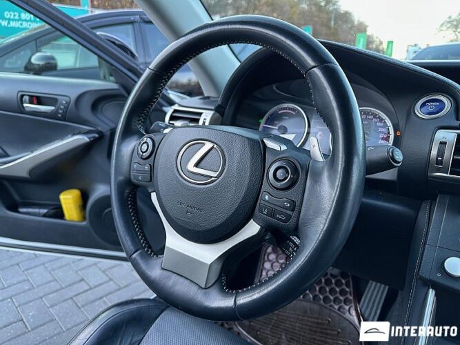 Lexus IS 300h 38 interauto-car