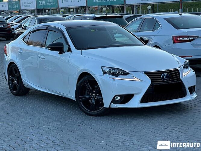 Lexus IS 300h 33 interauto-car