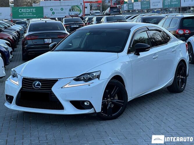 Lexus IS 300h 30 interauto-car