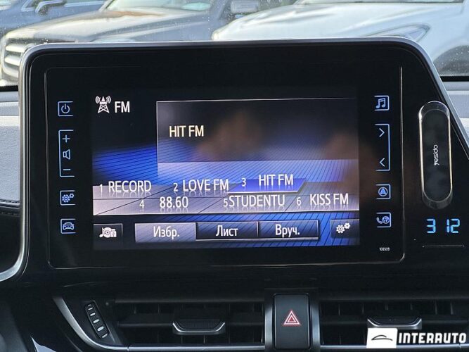 Toyota C-HR 41 interauto-car