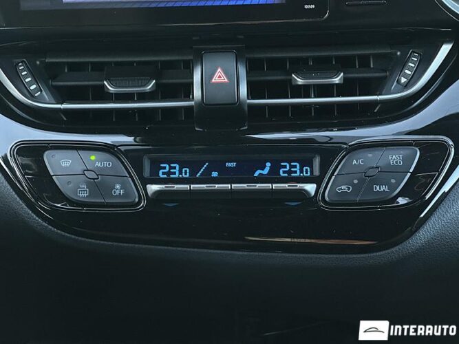 Toyota C-HR 43 interauto-car