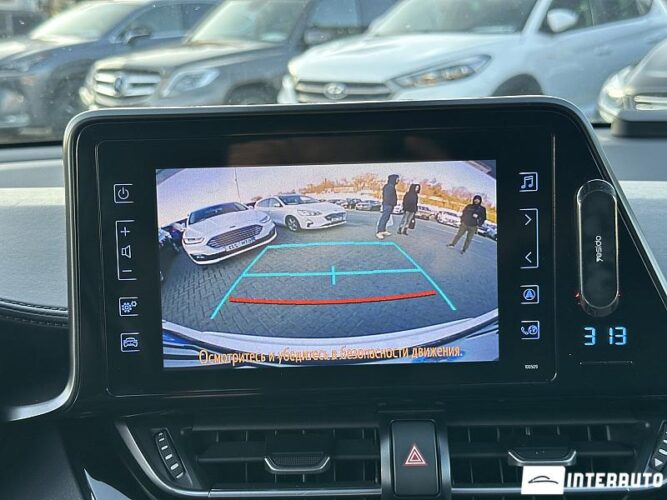 Toyota C-HR 42 interauto-car