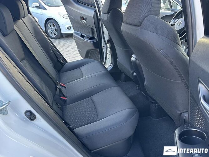 Toyota C-HR 46 interauto-car