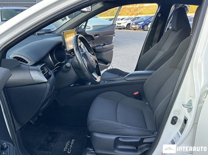 Toyota C-HR 36 interauto-car