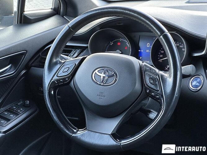 Toyota C-HR 38 interauto-car