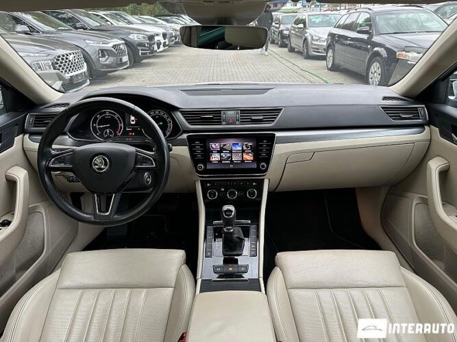 Skoda Superb 48 interauto-car