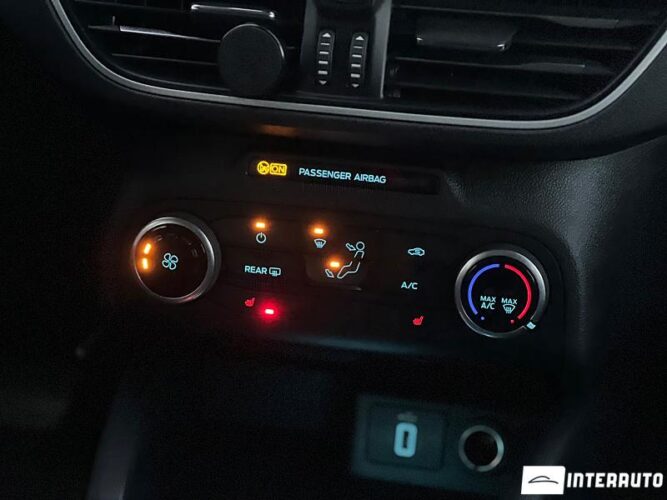 Ford Focus 37 interauto-car