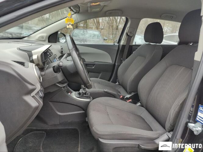 Chevrolet Aveo 33 interauto-car