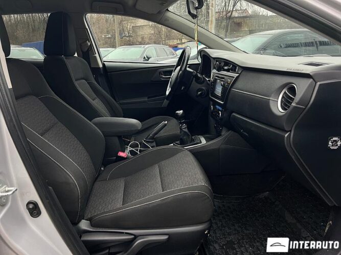 Toyota Auris 42 interauto-car