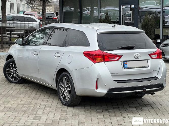 Toyota Auris 31 interauto-car