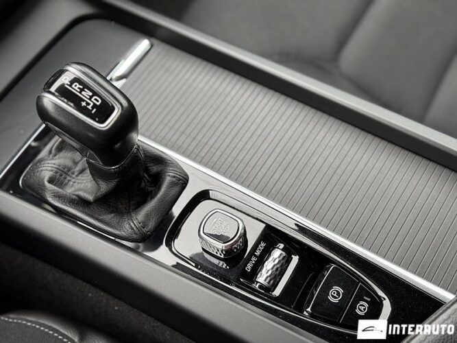 Volvo XC 60 43 interauto-car