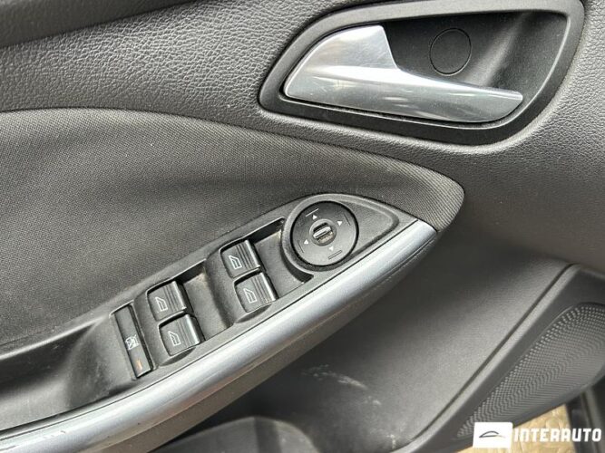 Ford Focus 34 interauto-car