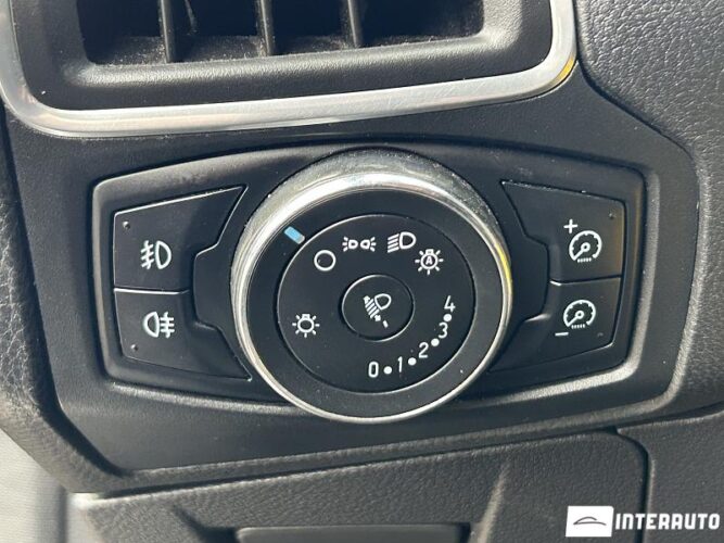 Ford Focus 37 interauto-car