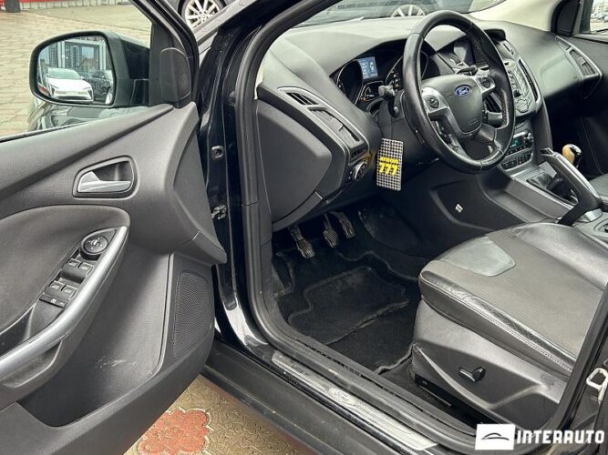 Ford Focus 33 interauto-car