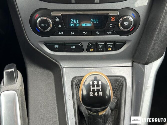 Ford Focus 41 interauto-car