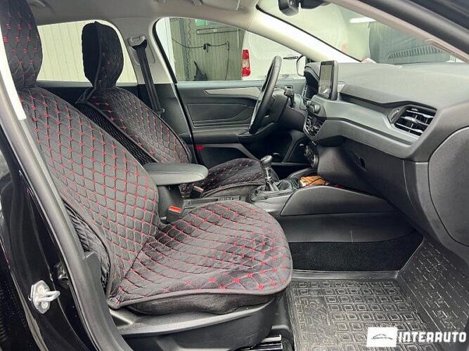 Ford Focus 37 interauto-car