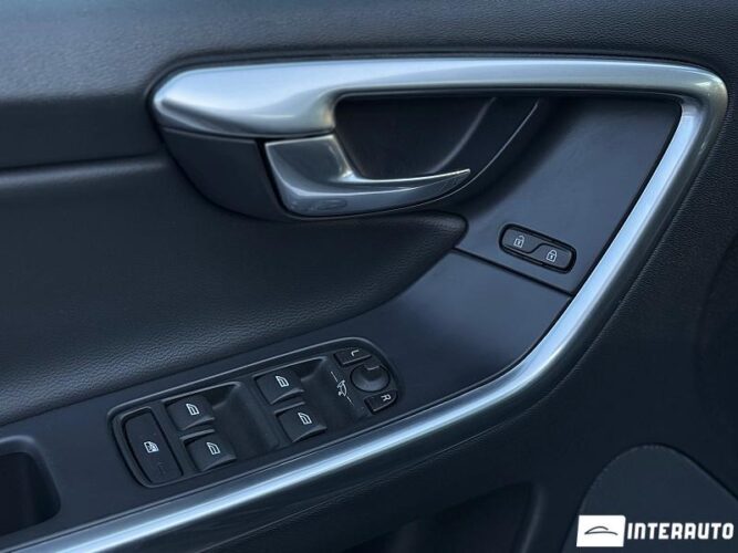 Volvo XC 60 40 interauto-car