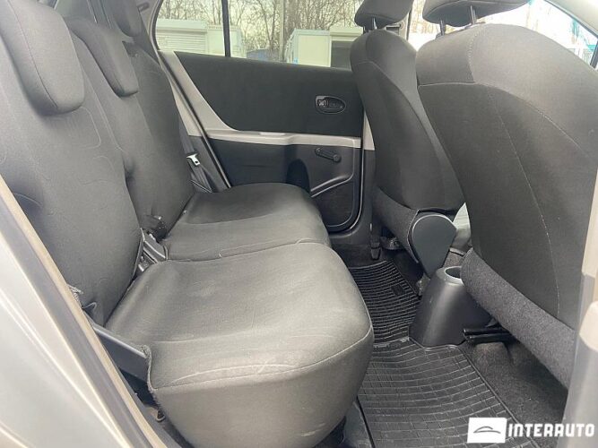 Toyota Yaris 41 interauto-car