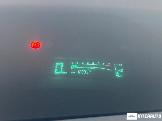 Toyota Yaris 37 interauto-car