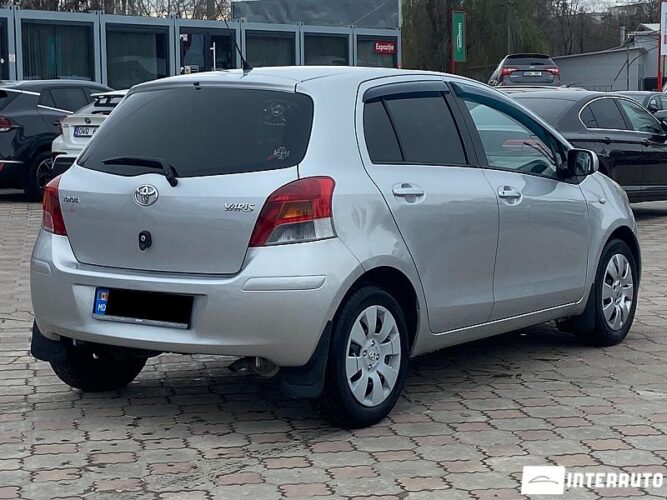 Toyota Yaris 29 interauto-car