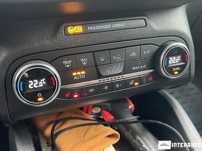 Ford Focus 44 interauto-car