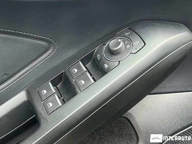 Ford Focus 46 interauto-car