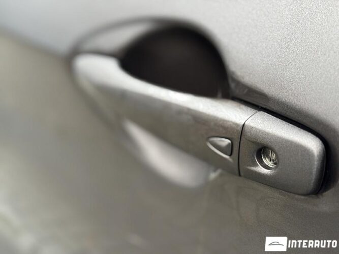 Nissan Qashqai 35 interauto-car