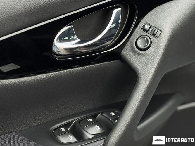 Nissan Qashqai 36 interauto-car