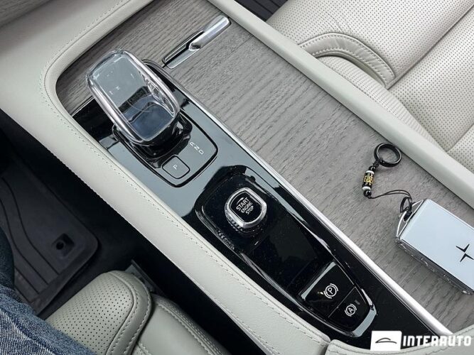 Volvo XC 90 53 interauto-car