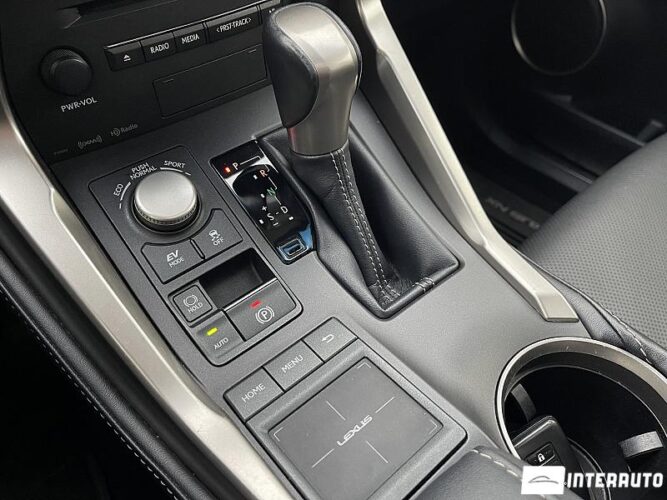 Lexus NX 300H 45 interauto-car